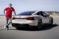 灼熱のオマーンで新しい「e-tron GT」の資質を知ることができた。