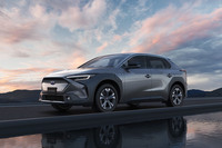 駆動用リチウムイオンバッテリーの容量は71.4kWh。FWD車は最高出力204PSのモーターを、4WD車は同109PSのモーターを前後アクスルにそれぞれ搭載する。