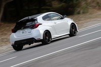 前後アクスルにトルセンLSDを装備する「RZ“ハイパフォーマンス”」。サスペンションはサーキットを攻め込むための、限界域での速さとコントロール性を追求したセッティングだ。