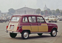 1961年に登場したFFハッチバックの始祖である「ルノー4」。リアエンジンの「ルノー4CV」のパワートレインを前方に移設し、3段変速機を先端としつつ、エンジンは縦置きされる。写真は1963年に加えられた、ファッション誌『ELLE』とのタイアップによる「R4パリジェンヌ」。