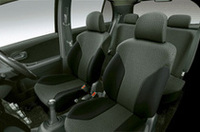 トヨタの世界戦略車「ヴィッツ」一新、広さ、走り、クオリティ……すべての満足を目指すの画像