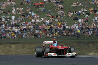 何かと“持っている”フェルナンド・アロンソ。フェラーリはハンガロリンクで苦戦をしいられたが、予選6位から5位入賞。しかもポイントランキング2位のマーク・ウェバーが8位に終わったことで、34点から40点までリードを拡大しチャンピオンシップ首位をキープしている。この日、フェラーリのエースは、31歳の誕生日を迎えた。（Photo=Ferrari）