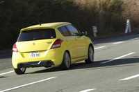 「スイフトスポーツ」にはサスペンションの強化に合わせた減衰特性のモンローショックアブソーバーが装着される。