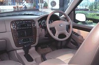 フォード・エクスプローラー エディバウアー（5AT）【ブリーフテスト】の画像