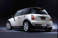 
	【写真上】「COOPER 2周年記念モデル」
	【写真下】「COOPER S 2周年記念モデル」
	 