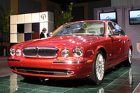 伝統のブランド「デイムラー」復活！　8年ぶりにフルモデルチェンジの画像