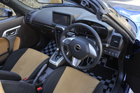 インテリアの様子。メッキされたインナードアハンドルやエアコンのノブも、「ローブS」専用のアイテムだ。