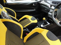 「DS3スポーツシック エディション ジョーヌ」の内装。