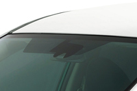 フロントウィンドウに装備された運転支援システム用のモノラルカメラ。「エクストレイル」には自動緊急ブレーキや車線逸脱警報などからなる「エマージェンシーブレーキパッケージ」が用意される。