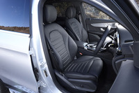 
	今回のテスト車は、本革仕立てのシート（写真）を装着する、「GLC250 4MATICスポーツ（本革仕様）」。
	