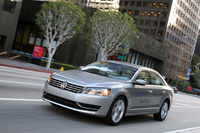 フォルクスワーゲンのFCV「パサート ハイモーション」は、北米向け「パサート」がベース。カリフォルニア州の公道で走行テストが行われている。