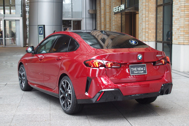 220dグランクーペMスポーツ（リアビュー）