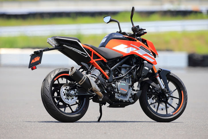 KTMによれば、現在は世界的に、ベテランのライダーを中心に小排気量バイクに対する需要が高まっているとのこと。ただし、車体は小さくとも、高級な作りの製品が求められているという。