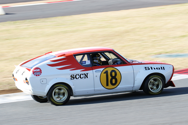 日産初のFF車だった初代「チェリー」は、FFのメリットを生かしてウエットレースでは抜群の強さを発揮した。この「チェリー クーペX-1」は、前出の「サニーエクセレント」と同じ1973年日本グランプリのTS-aレースに長谷見昌弘のドライブで出走、クラス3位となったマシン。今回も長谷見がステアリングを握った。