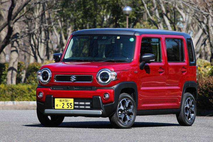 ハイトワゴンの機能性とSUVテイストのスタイリングを融合させた軽乗用車として、2013年12月に登場した「ハスラー」。最新モデルは2019年12月にフルモデルチェンジして発表された2代目となる。