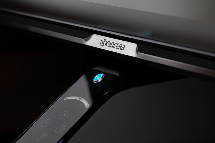 京セラがコンセプトカーを開発するのは「モアイ」で2例目。同社がモビリティーに関するデバイスやシステムの開発に前のめりであることを印象づけるものだった。