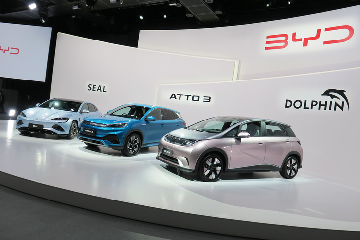 右から「BYDドルフィン」「アットスリー」「シール」。