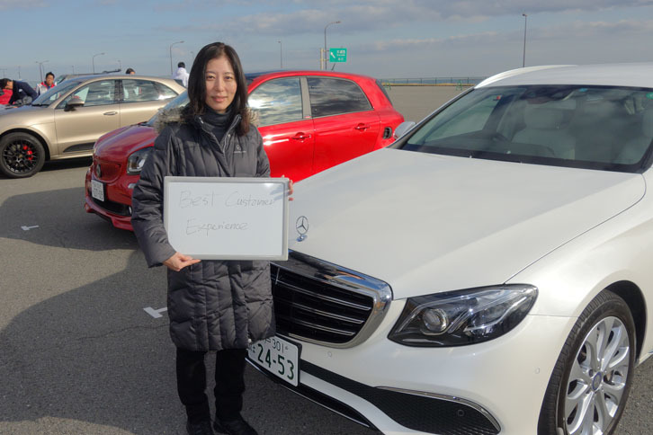 インタビューに応じていただいた、メルセデス・ベンツ日本の河野 綾さん。ダイムラーの中・長期戦略“CASE”についてしっかりと教えて（？）いただきました。