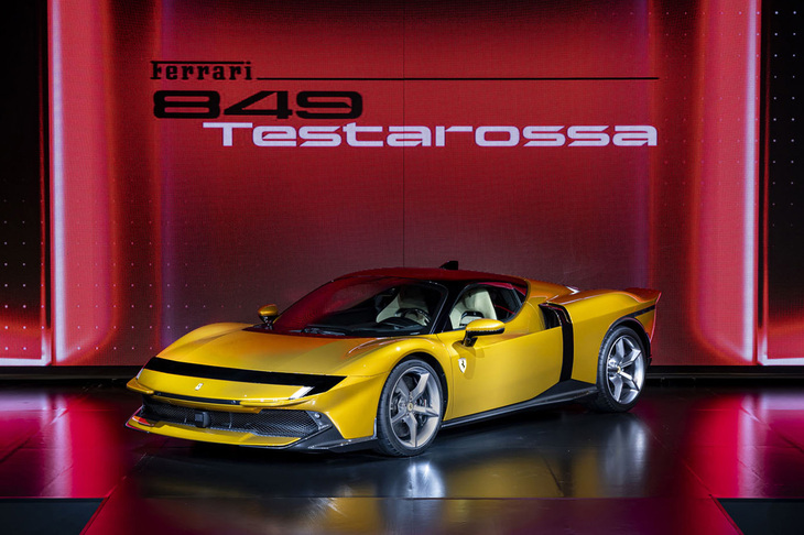 2025年9月24日に国内初披露された、フェラーリの新型スーパースポーツカー「849テスタロッサ」。