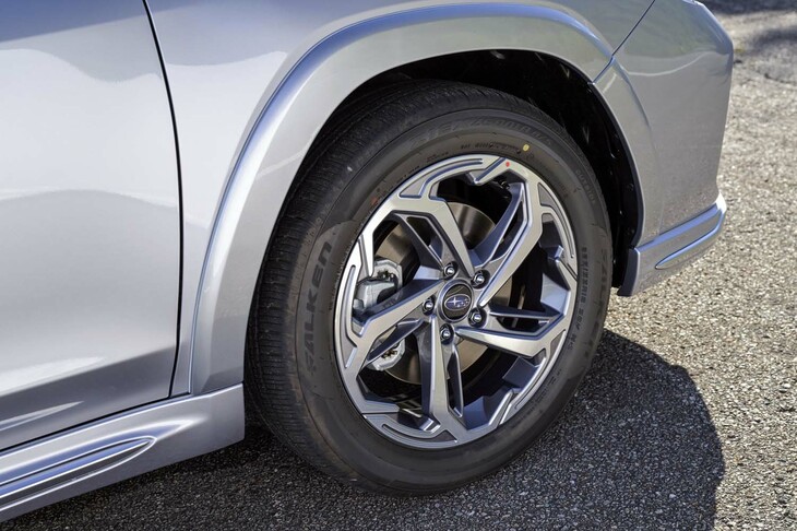 スバル・レヴォーグ レイバック用品装着車（タイヤ＆ホイール）