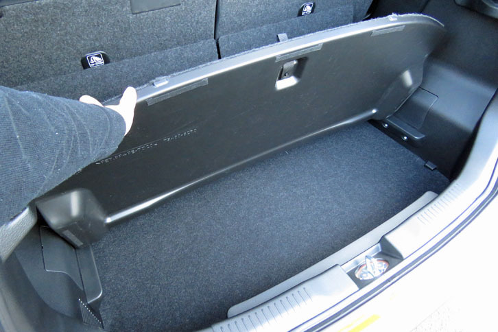 スズキ・イグニス ハイブリッドMZ（ラゲッジルーム）