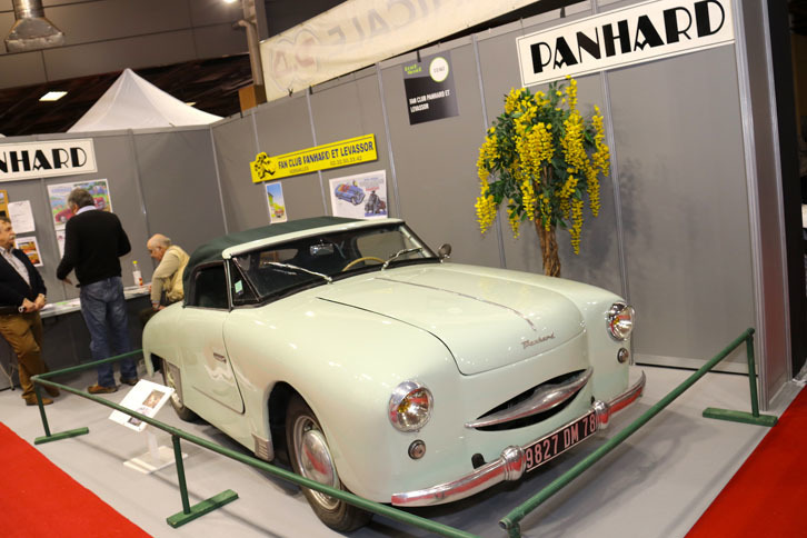 「パナール・エ・ルヴァッソール・クラブ」は1956年「ディナ・ジュニアX87」を展示。地下のガレージで40年間眠っていたものを、クラブ会員たちがボディー修復に100時間、機械部分の再生に200時間をかけてよみがえらせた。