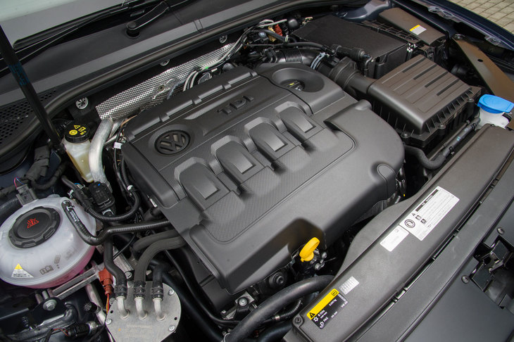 搭載される2リッター直4ディーゼルターボエンジンは、尿素SCRシステムやディーゼルパティキュレートフィルターなどを備えることで、日本のポスト新長期排ガス規制に適合している。