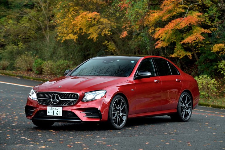 
	【メルセデスAMG E53 4MATIC＋のスペック】
	ボディーサイズ：全長×全幅×全高＝4950×1850×1450mm／ホイールベース：2940mm／車重：2020kg／駆動方式：4WD／エンジン：3リッター直6 DOHC 24バルブ ターボ＋スーパーチャージャー／モーター：交流同期電動機／トランスミッション：9段AT／エンジン最高出力：435ps（320kW）/6100rpm／エンジン最大トルク：520Nm（53.0kgm）/1800-5800rpm／モーター最高出力：22ps（16kW）／モーター最大トルク：250Nm（25.5kgm）／システム総合出力：--ps（--kW）／タイヤ：（前）245/35ZR20 95Y／（後）275/30ZR20 97Y（ヨコハマ・アドバンスポーツV10S）／燃費：10.0km/リッター（JC08モード）／価格：1226万円
	