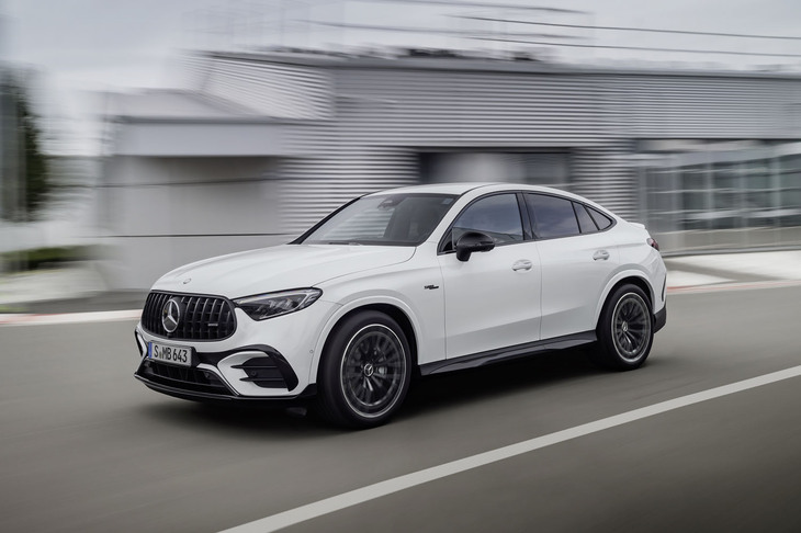 「メルセデスAMG GLC43 4MATICクーペ」。写真は海外仕様で、日本向けは右ハンドル。
