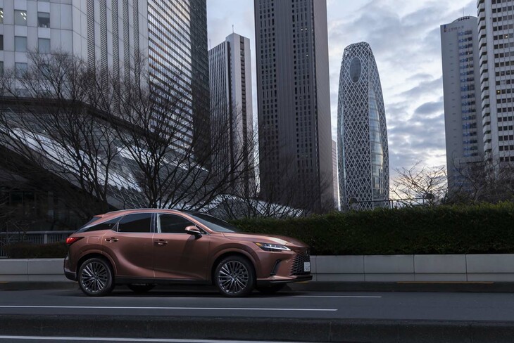 駆動用リチウムイオンバッテリーの容量は18.1kWh。WLTCモードのEV走行換算距離は86km。