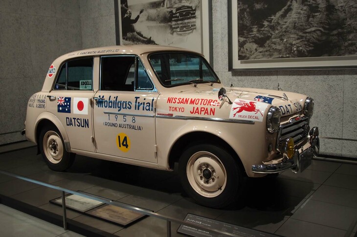 写真は、1958年に開催された第6回豪州ラリーに参戦し、4位で完走した「ダットサン210型」の“桜号”。もう1台の出走車“富士号”はクラス優勝を果たしている。