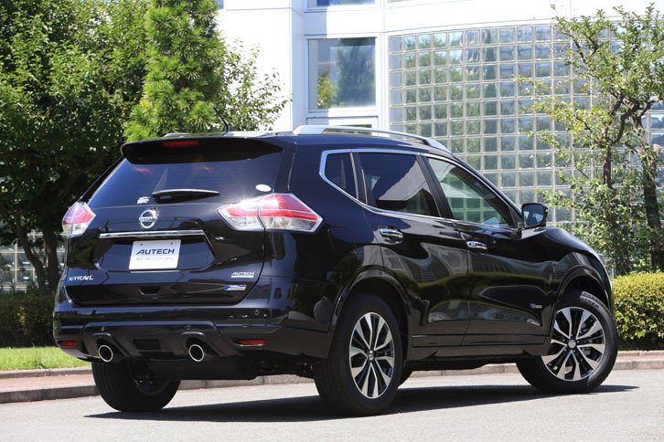 「日産エクストレイル モード・プレミア“AUTECH 30th Anniversary”」