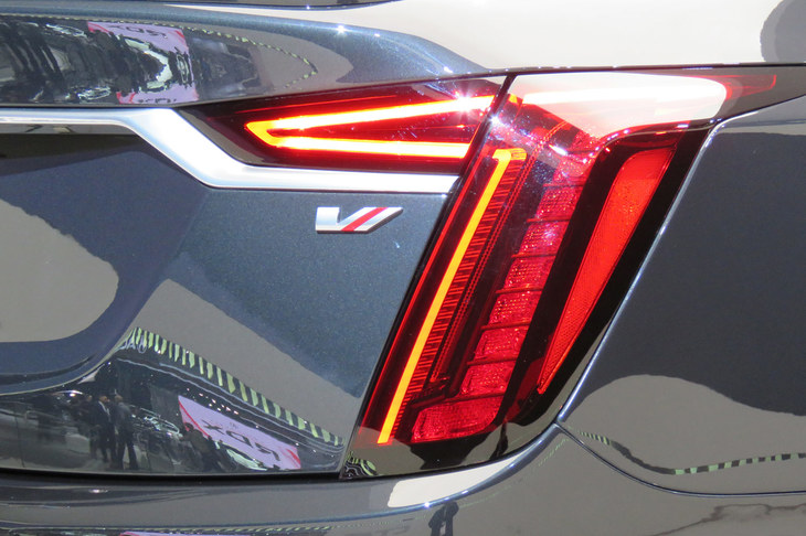 キャデラックCT6 V-SPORT（リアコンビランプ）