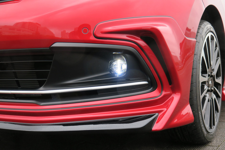 ホンダ・フィット リュクス 無限パーツ装着車（フロントアンダースポイラー）