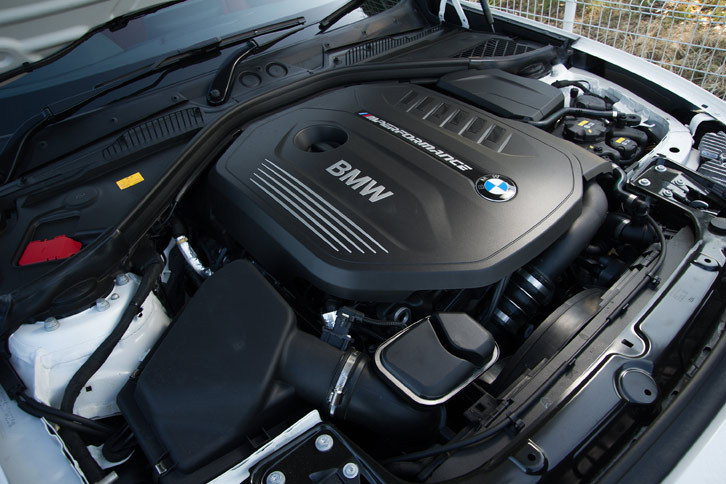 「M240i」に搭載される3リッター直6ターボエンジン。「M235i」のものより最高出力、最大トルクが高められているほか、燃費も改善されているという。