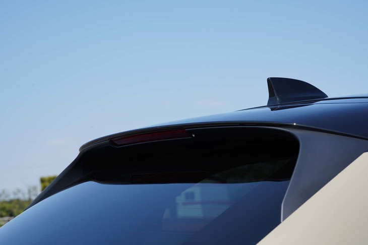 ホンダ・ヴェゼルe：HEV PLaY（ルーフスポイラー）