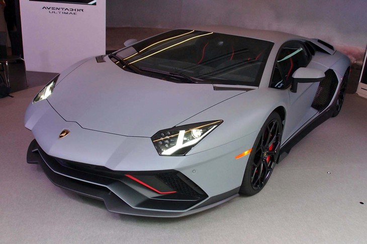ランボルギーニ・アヴェンタドールLP780-4 Ultimae