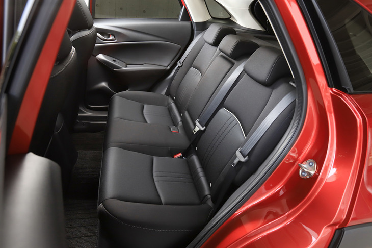 マツダCX-3 20S（リアシート）