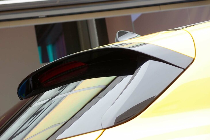 マセラティ・グレカーレ（ルーフスポイラー）