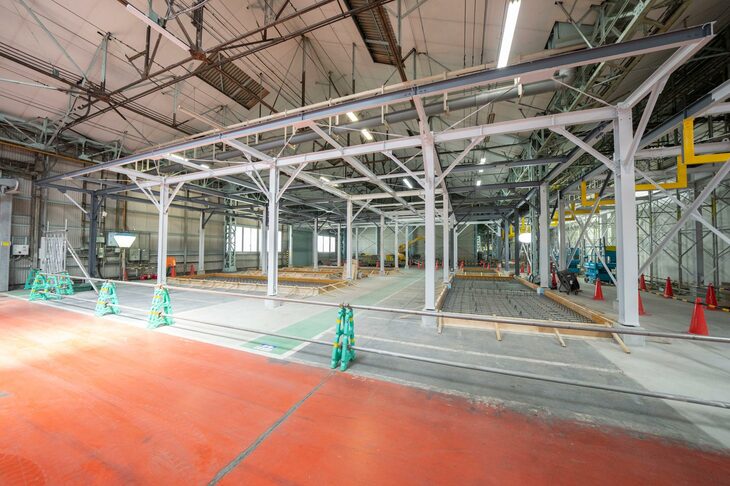 付帯装置の設置エリアのなかでも、巨大な除湿器が置かれるスペース。全固体電池の製造に際しては、湿度の抑制や清浄な空気の管理などで大量の電力が必要となる。量産に際しては、省エネ化の実現も大きな課題なのだ。