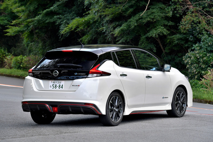 日産リーフNISMO
	ボディーサイズ：全長×全幅×全高＝4510×1790×1550mm／ホイールベース：2700mm／車重：1520kg／駆動方式：FF／モーター：交流同期電動機／最高出力：150ps（110kW）/3283-9795rpm／最大トルク：320Nm（32.6kgm）/0-3283rpm／タイヤ：（前）225/45R18 95Y／（後）225/45R18 95Y（コンチネンタル・コンチスポーツコンタクト5）／一充電最大走行可能距離：350km（JC08モード）／交流電力量消費率：137Wh/km（JC08モード）／価格：403万2720円