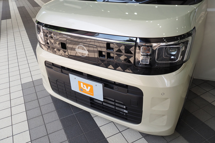 日産ルークス 助手席スライドアップシート