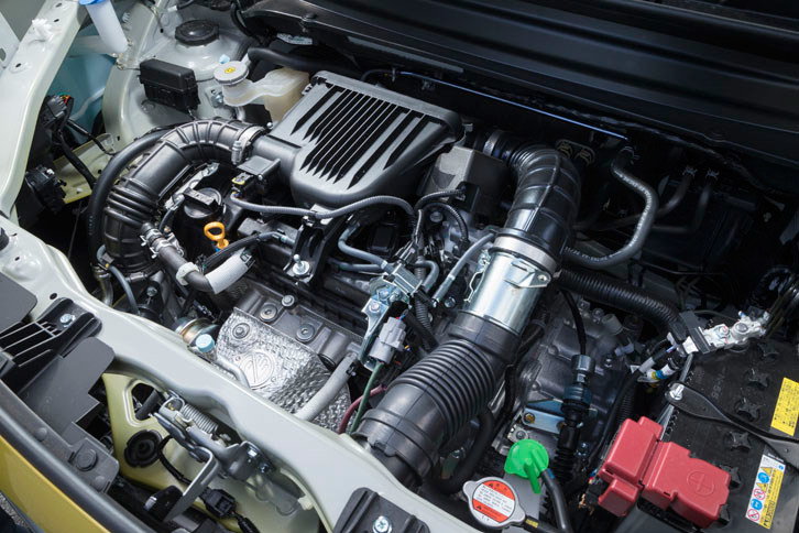 「スイフトRSt」や「バレーノXT」にも積まれる、K10C型1リッター直3直噴ターボエンジン。「クロスビー」のものはレギュラーガソリン対応で、99psの最高出力と150Nmの最大トルクを発生する。