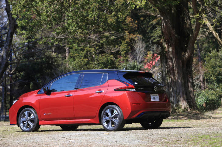 2019年1月に登場した「リーフ」の上級モデル「e＋」。62kWhのリチウムイオンバッテリーを搭載することで、動力性能と一充電走行距離の向上を実現している。