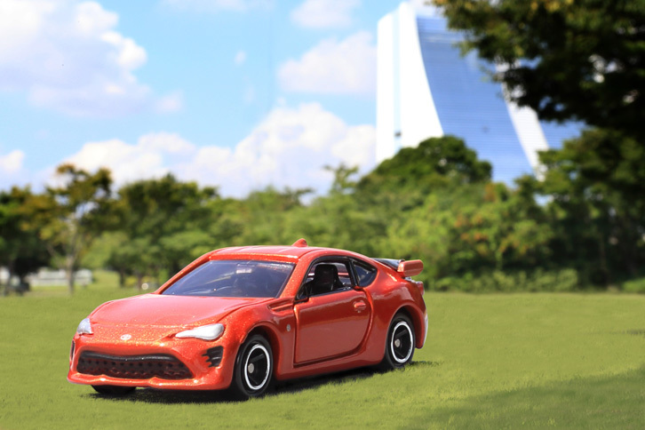 今回のモデルは、現在ではカタログ落ちしているボディーカラー「オレンジメタリック」の個体を再現したものと思われる。（写真＝荒川正幸）