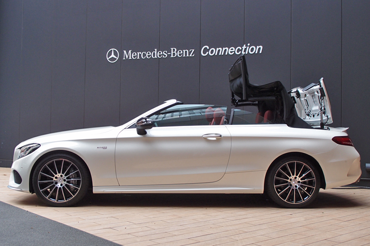 ソフトトップの開閉アクションは、オープン、クローズともに20秒で完了する。