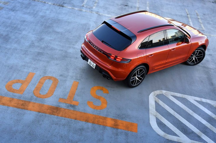 今回の試乗では220kmほどの距離を試乗。燃費は満タン法で10.7km/リッター、車載の燃費計で10.3km/リッターを記録した。なお燃料タンクの容量は65リッター。