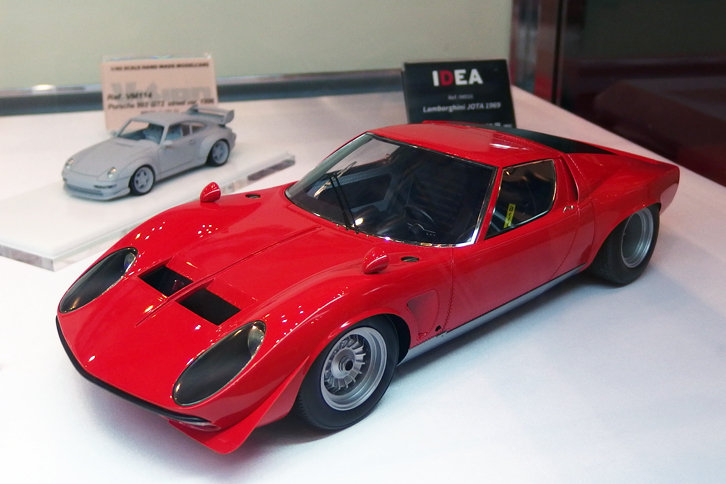 老舗ミニカーショップ／メーカーであるメイクアップのオリジナルブランド、IDEAの1/18レジン製「ランボルギーニ・イオタ」。発売時期未定で価格は3万2184円。