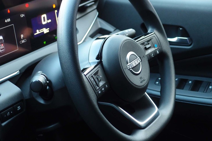 日産ノート（ステアリングホイール）