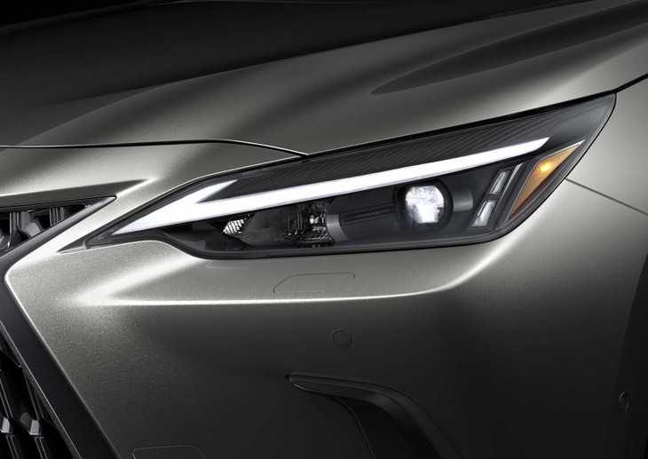 レクサスNX（単眼ヘッドランプ）